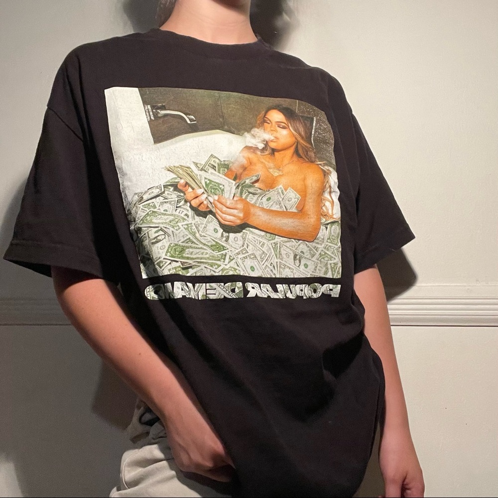 POPULAR DEMAND MONEY BATH TSHIRT 🖤💚